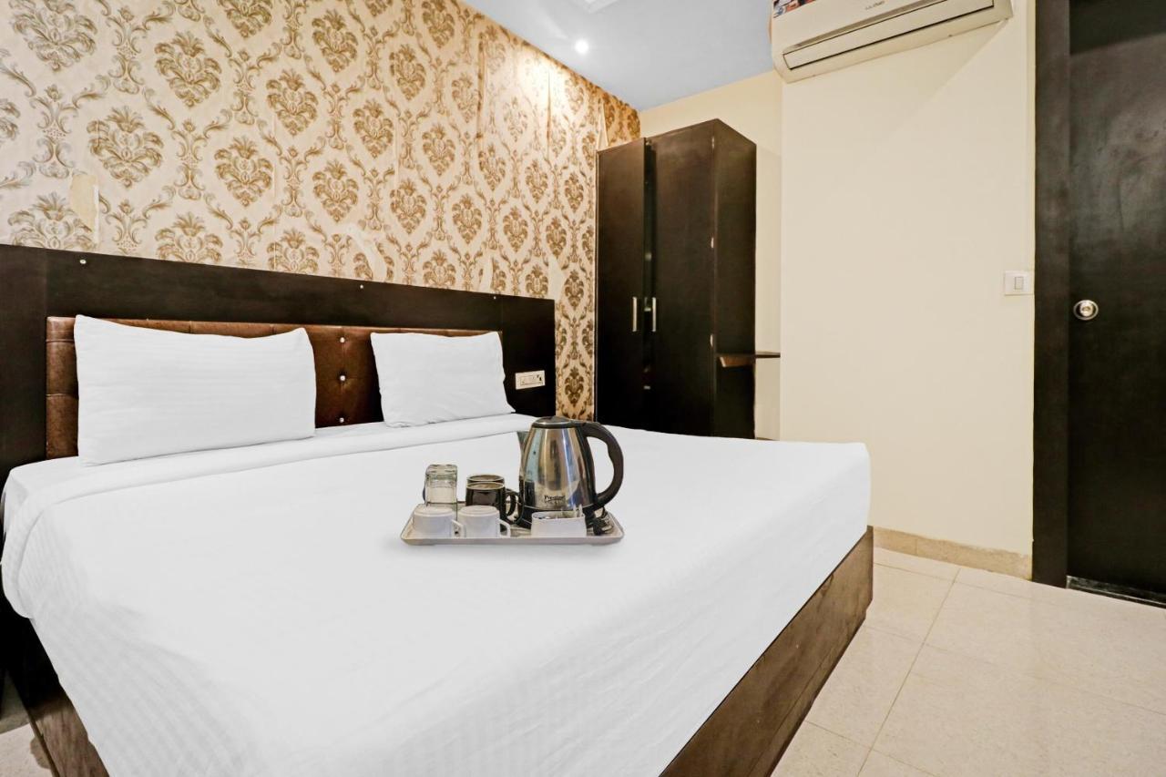 Oyo 23368 Boutique Hotel Paragon New Delhi Exteriör bild