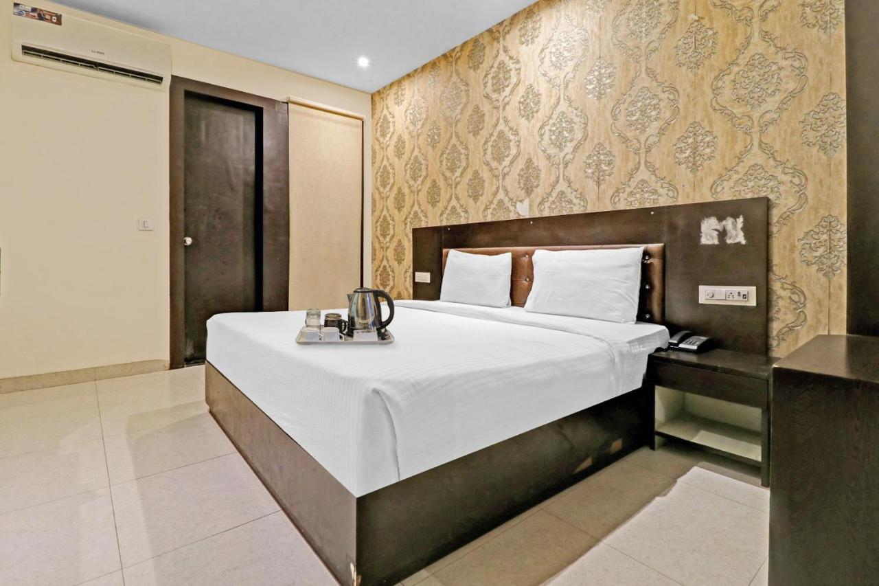 Oyo 23368 Boutique Hotel Paragon New Delhi Exteriör bild