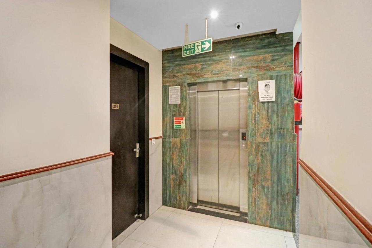 Oyo 23368 Boutique Hotel Paragon New Delhi Exteriör bild