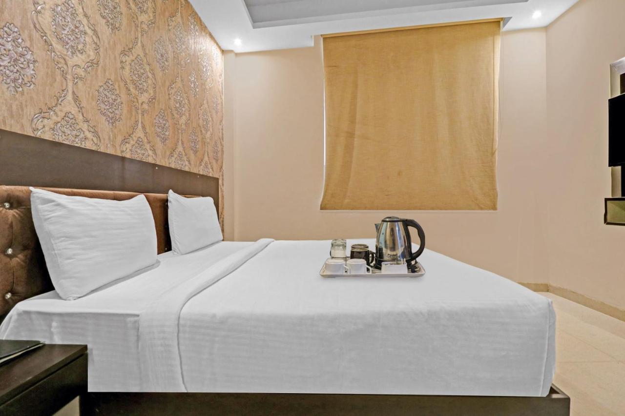 Oyo 23368 Boutique Hotel Paragon New Delhi Exteriör bild