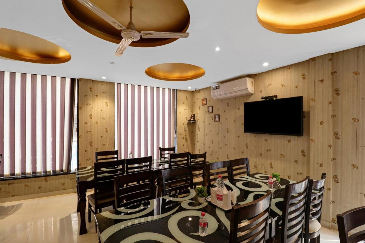 Oyo 23368 Boutique Hotel Paragon New Delhi Exteriör bild
