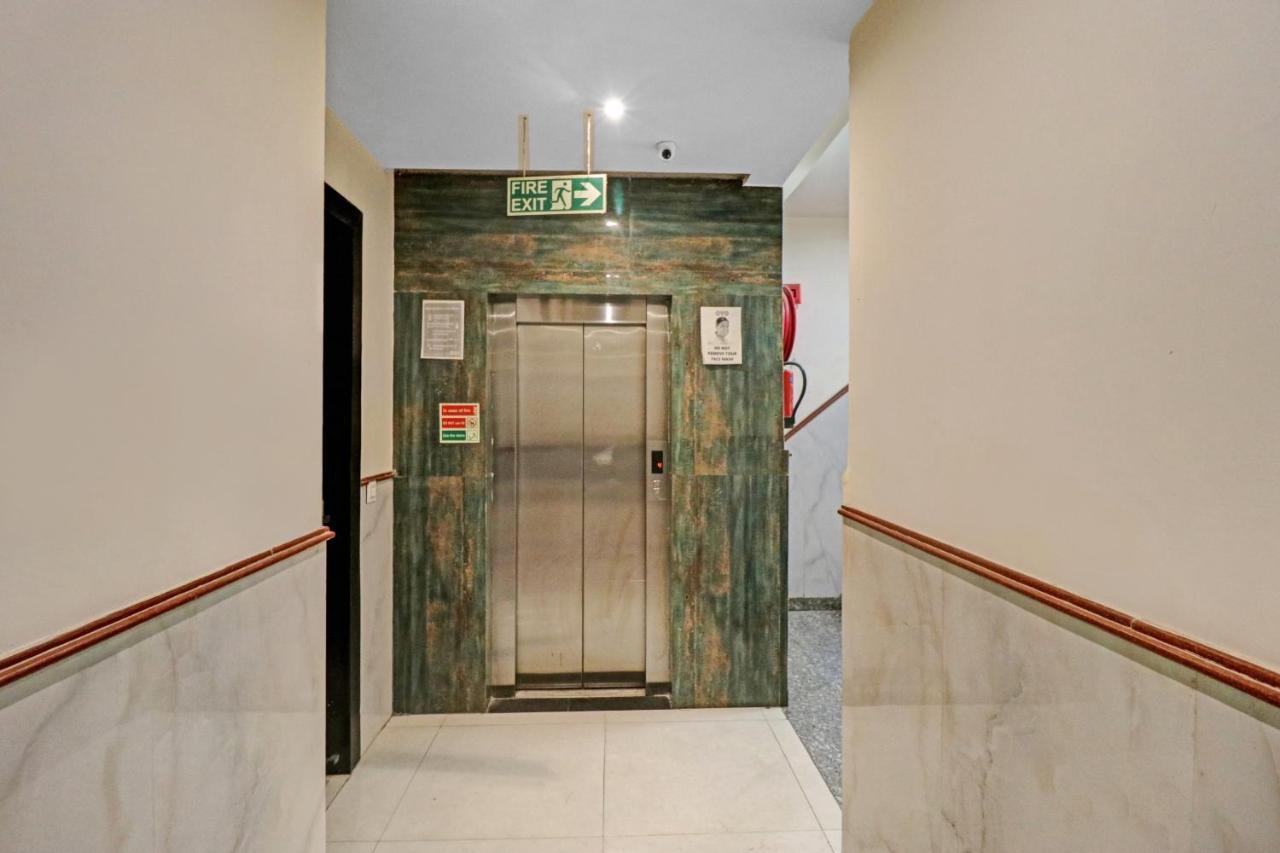 Oyo 23368 Boutique Hotel Paragon New Delhi Exteriör bild