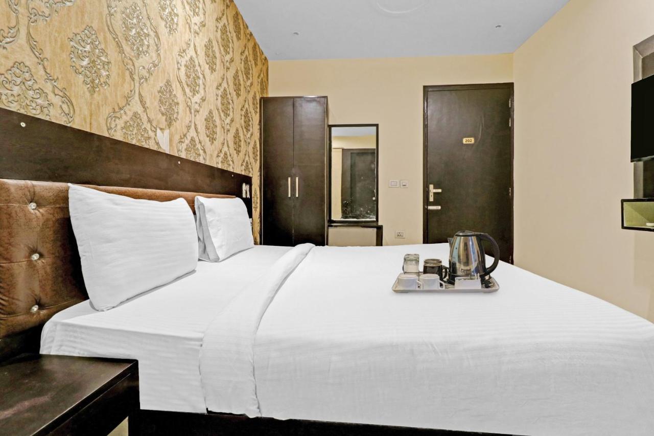 Oyo 23368 Boutique Hotel Paragon New Delhi Exteriör bild