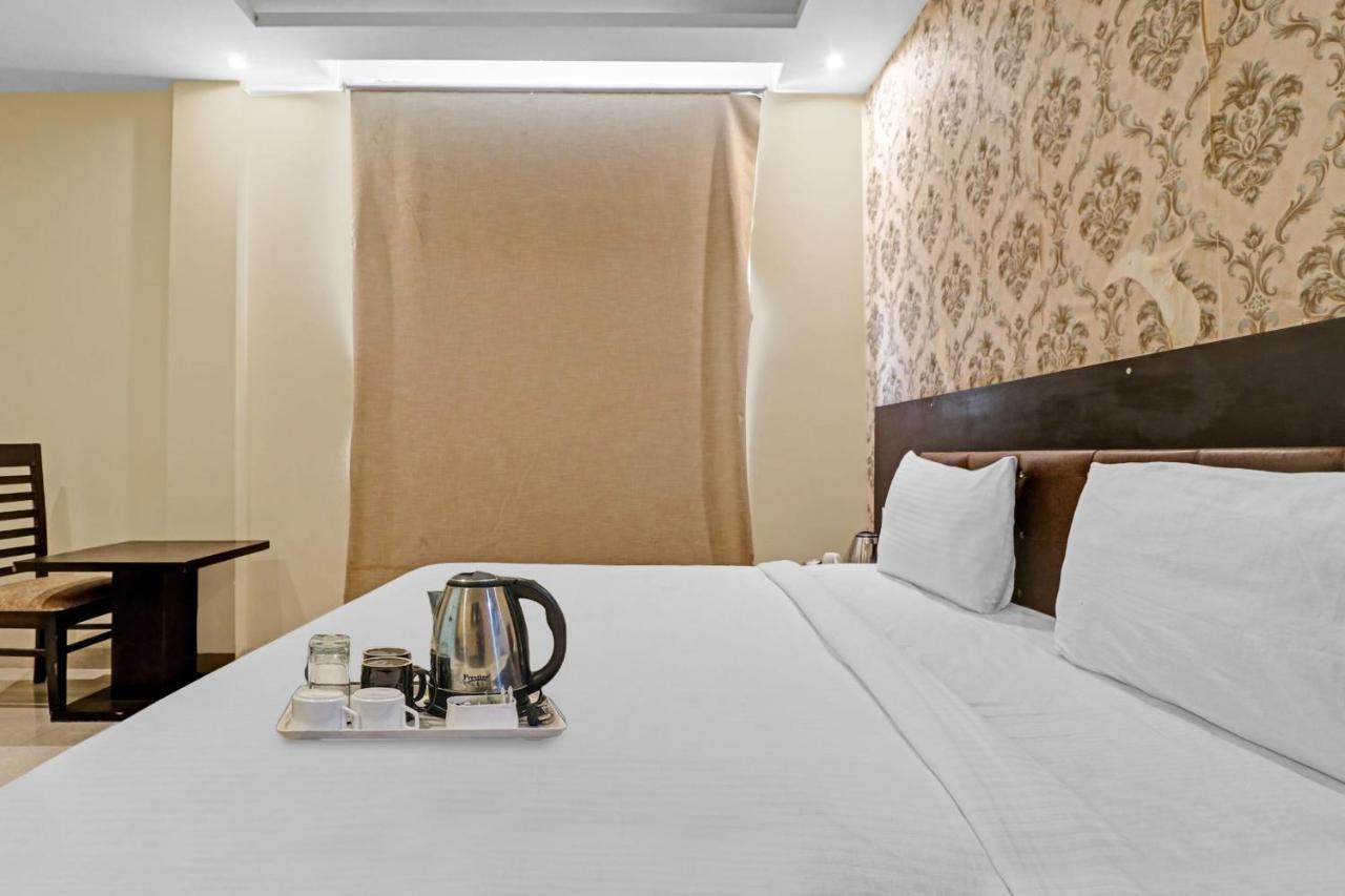 Oyo 23368 Boutique Hotel Paragon New Delhi Exteriör bild