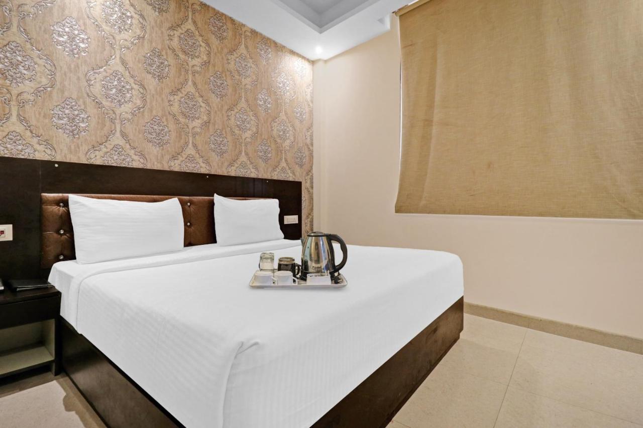 Oyo 23368 Boutique Hotel Paragon New Delhi Exteriör bild