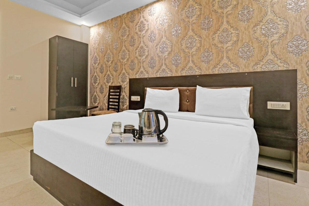 Oyo 23368 Boutique Hotel Paragon New Delhi Exteriör bild