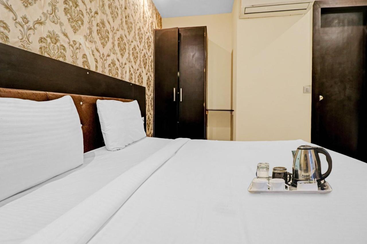 Oyo 23368 Boutique Hotel Paragon New Delhi Exteriör bild