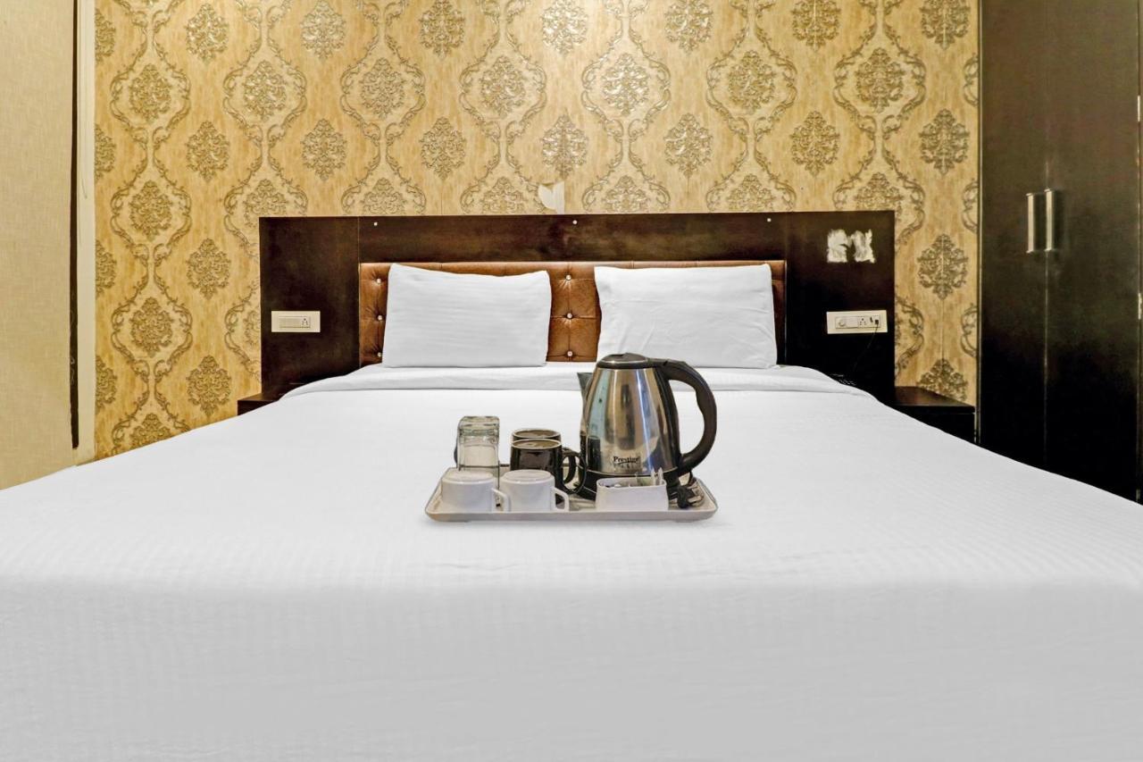 Oyo 23368 Boutique Hotel Paragon New Delhi Exteriör bild