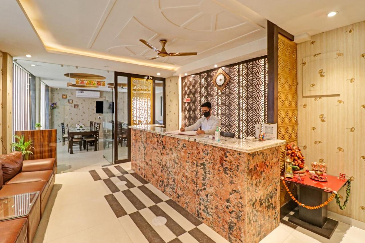 Oyo 23368 Boutique Hotel Paragon New Delhi Exteriör bild