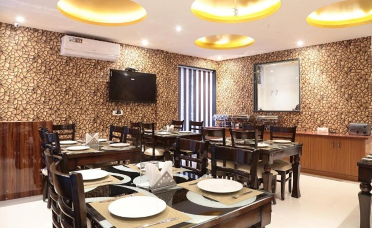 Oyo 23368 Boutique Hotel Paragon New Delhi Exteriör bild